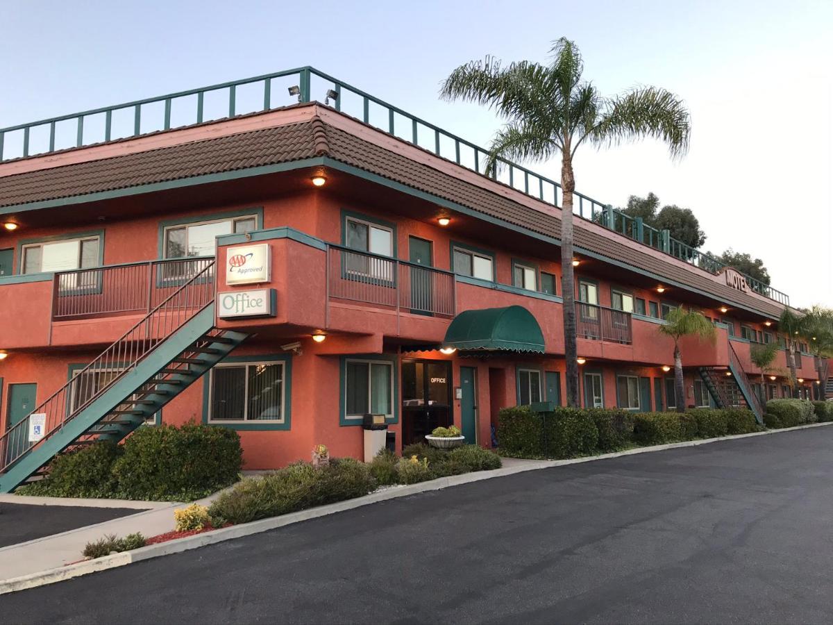 Oakridge Inn Oak View エクステリア 写真