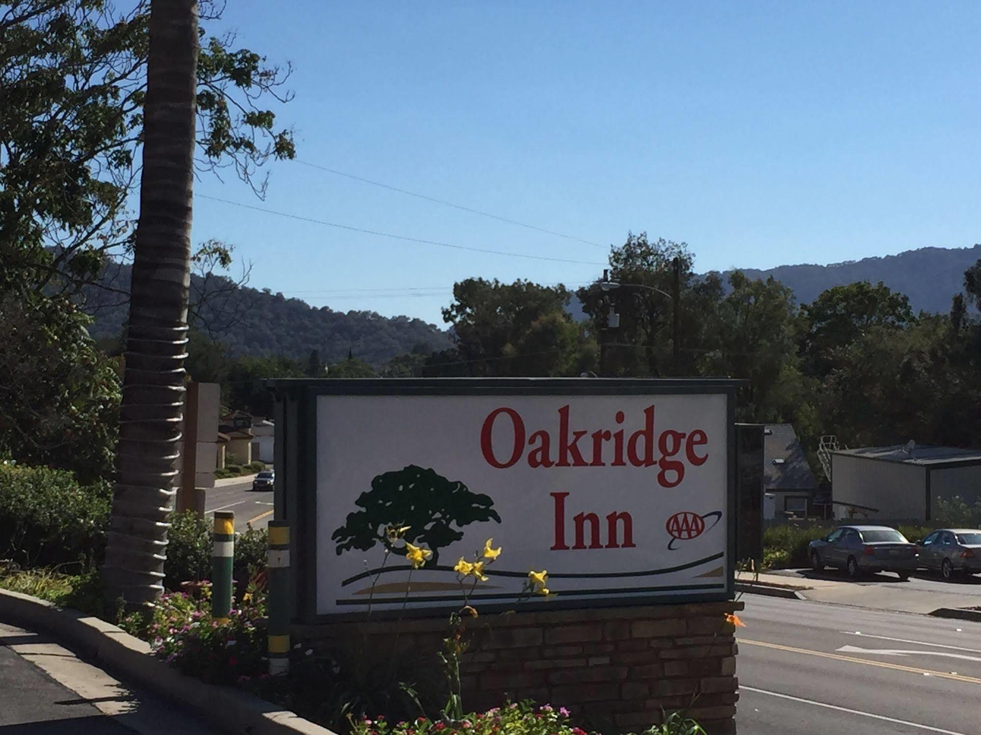 Oakridge Inn Oak View エクステリア 写真