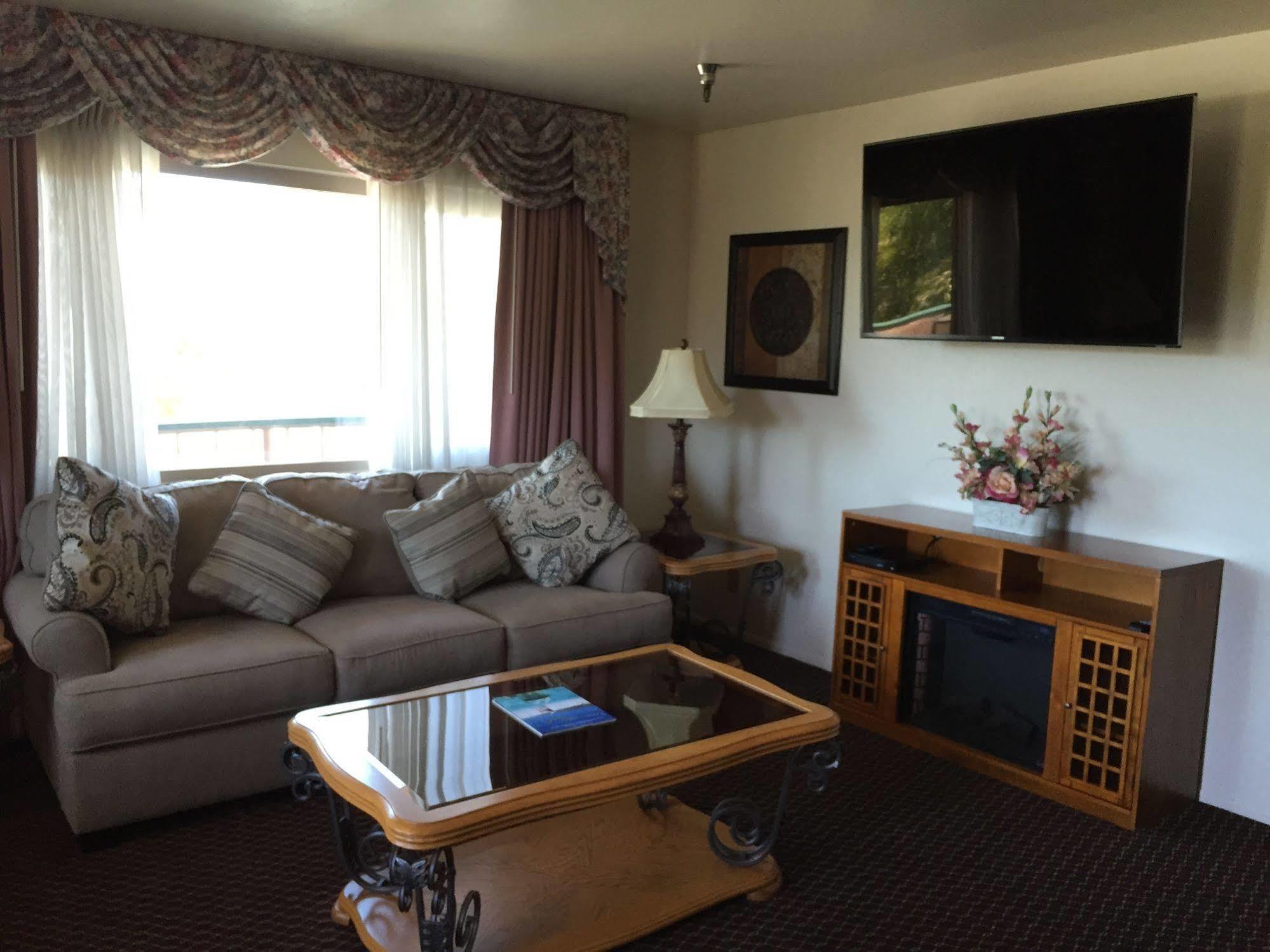 Oakridge Inn Oak View エクステリア 写真