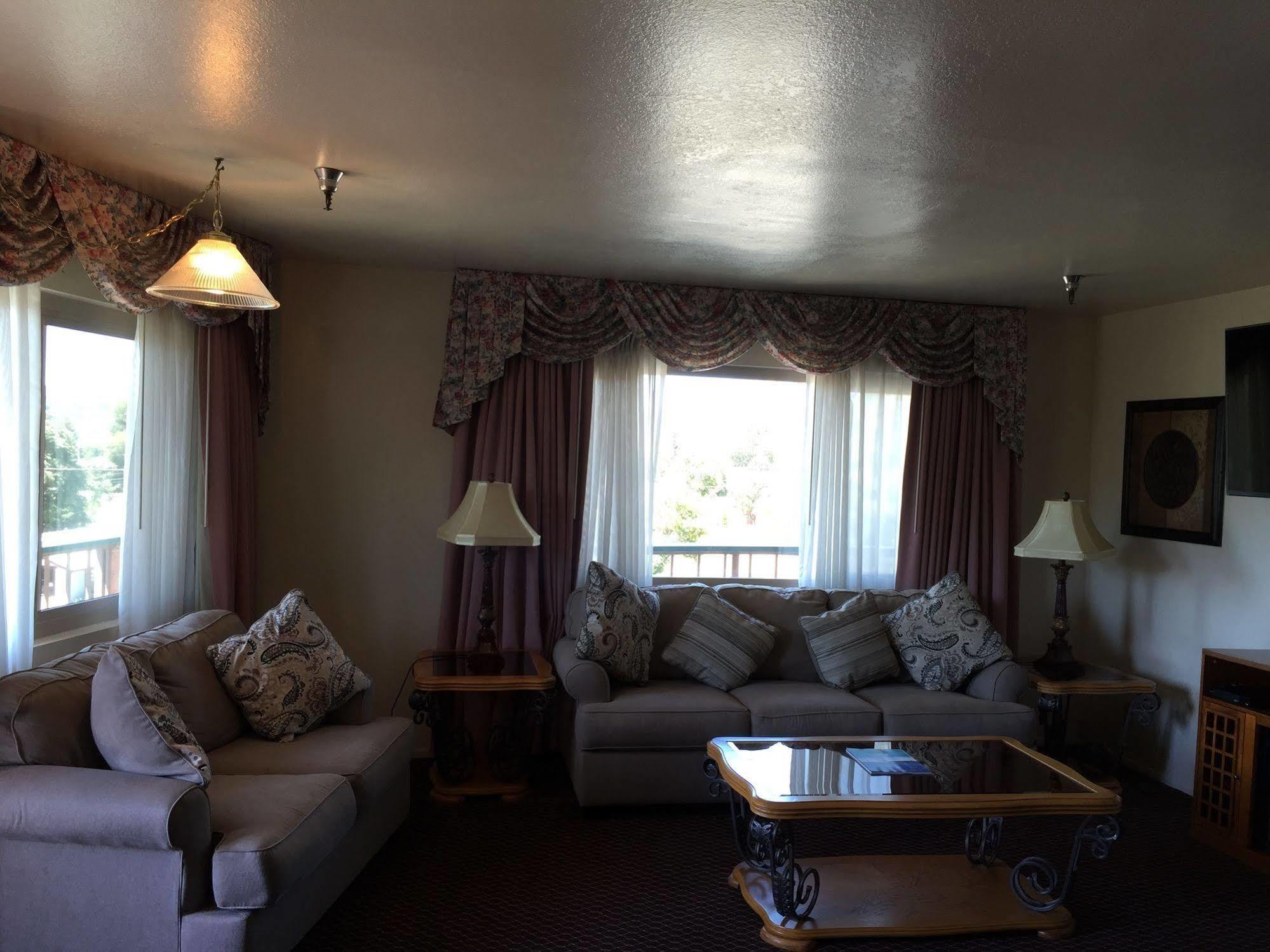 Oakridge Inn Oak View エクステリア 写真