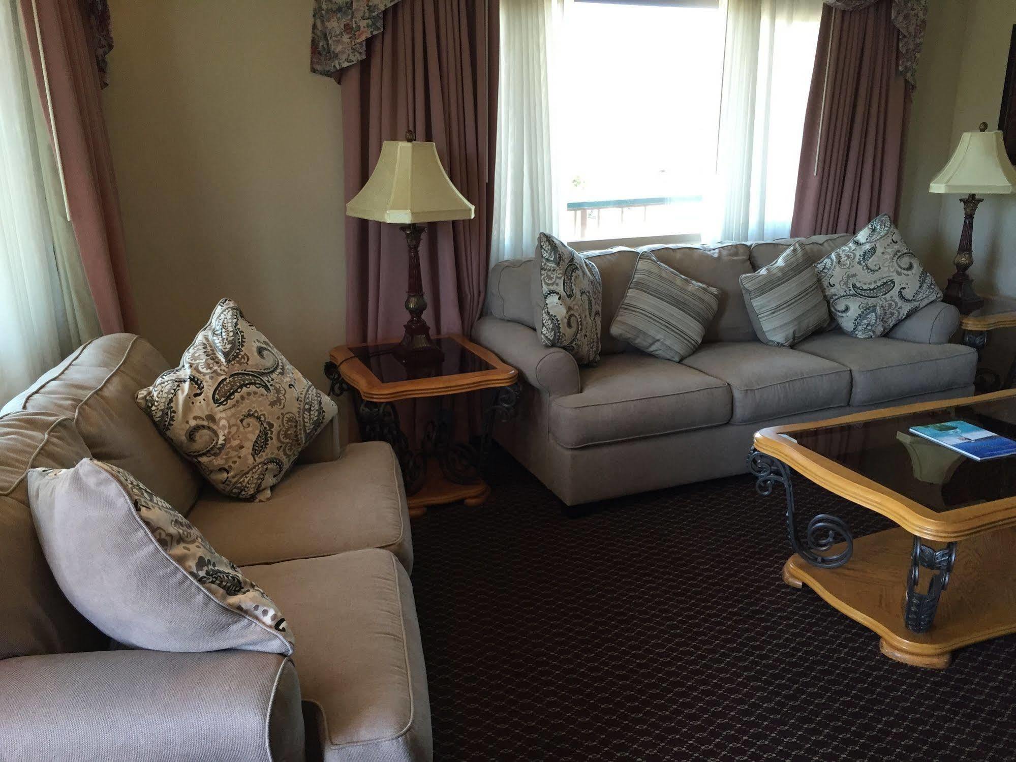 Oakridge Inn Oak View エクステリア 写真