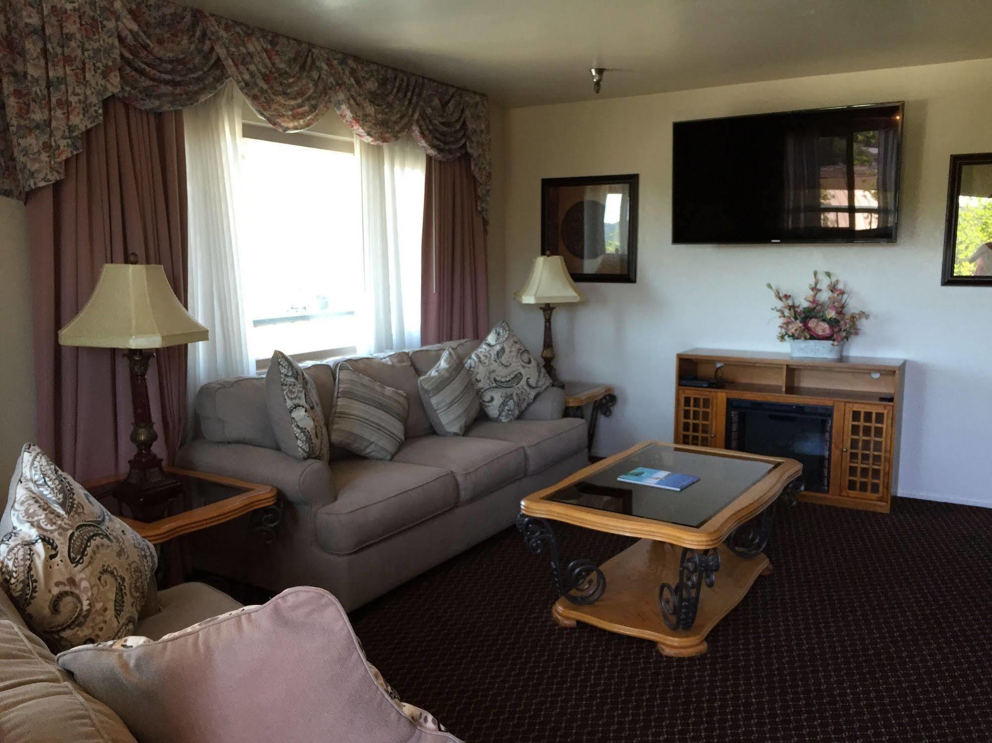 Oakridge Inn Oak View エクステリア 写真
