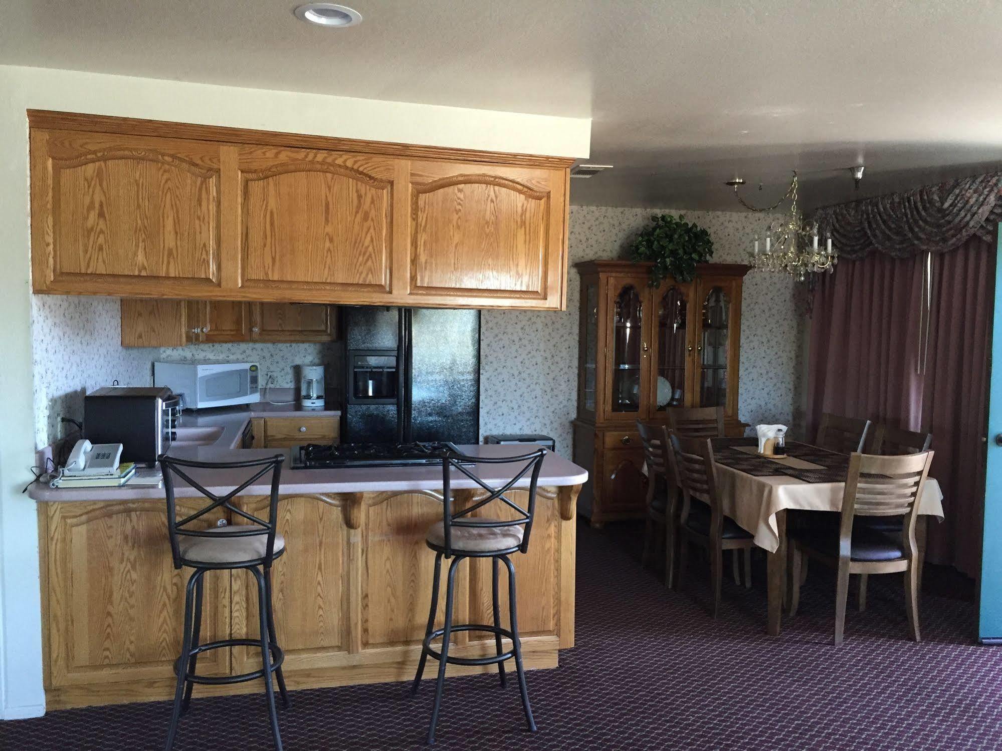 Oakridge Inn Oak View エクステリア 写真