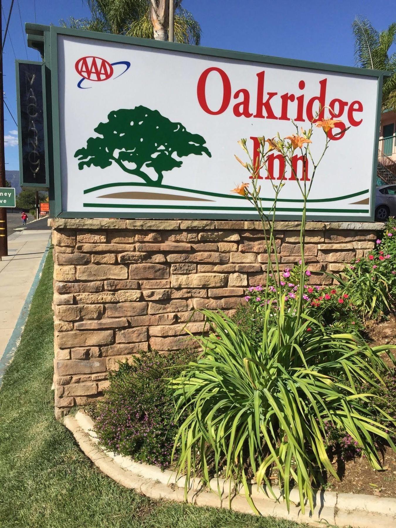 Oakridge Inn Oak View エクステリア 写真
