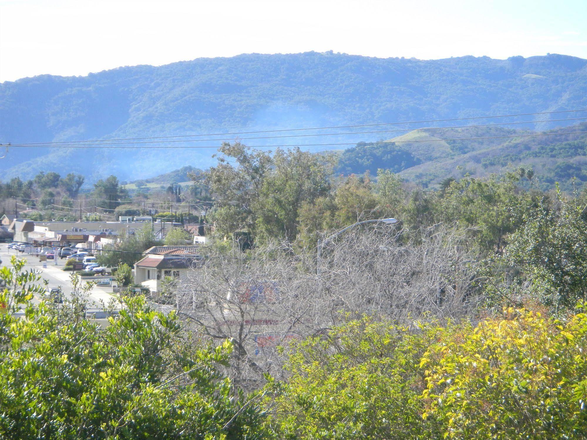 Oakridge Inn Oak View エクステリア 写真